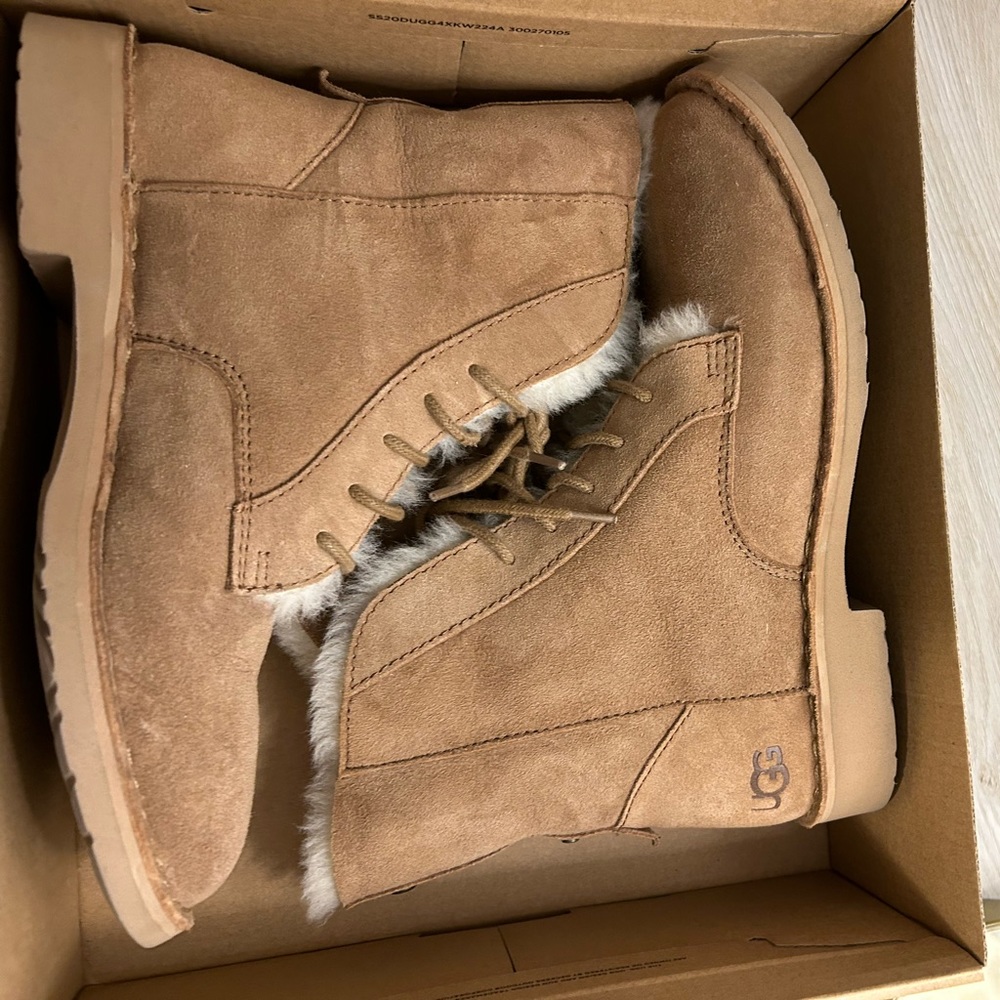 UGG Quincy size 7.5